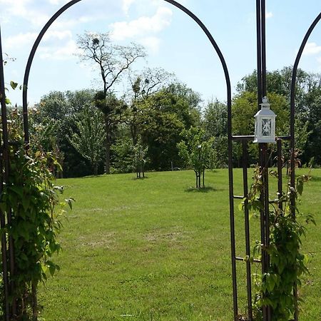 Отель Le Manoir Des Aromes Brugny-Vaudancourt Экстерьер фото